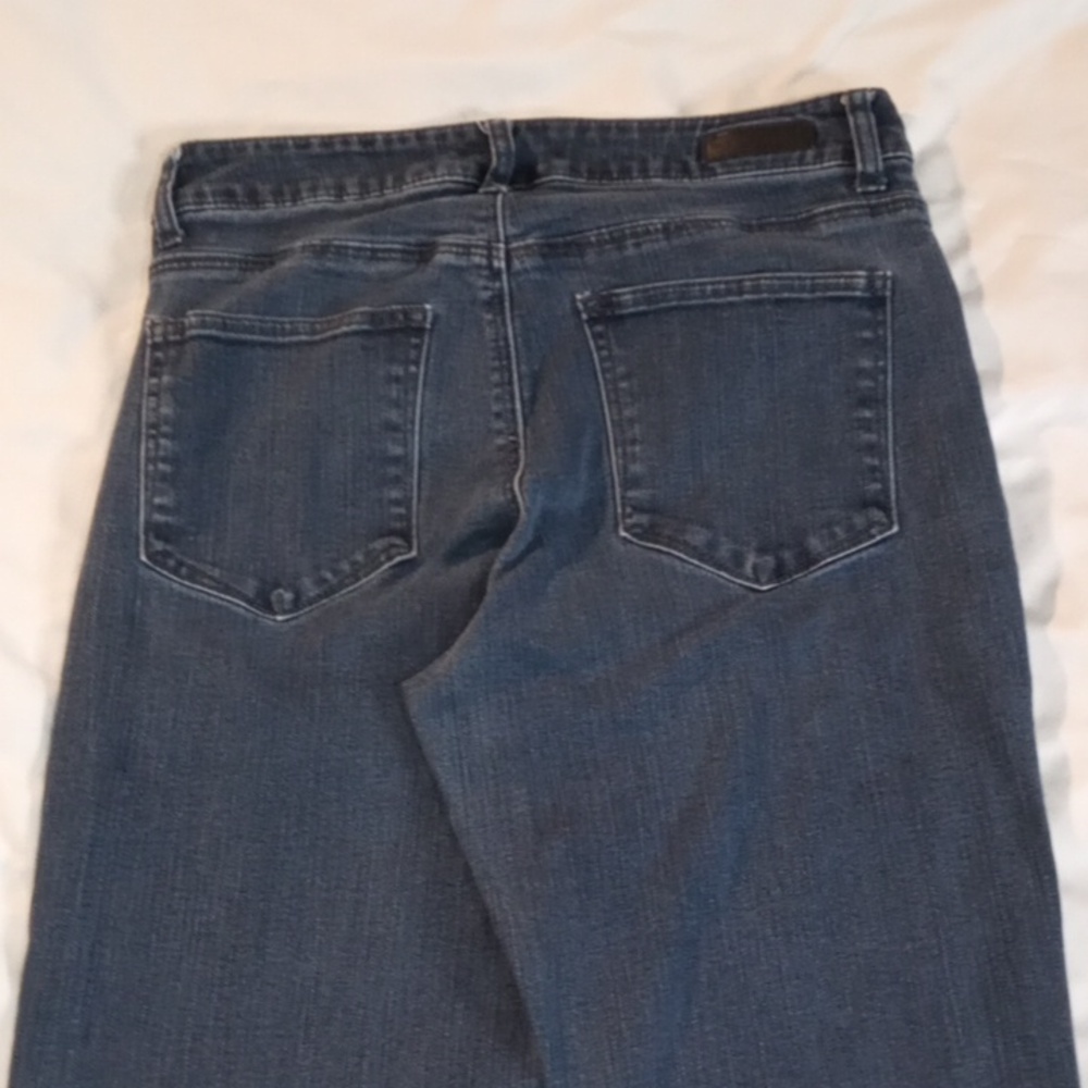 3/$25 Lee Blue Straight Leg Jeans Classic Style - Picture 4 of 9